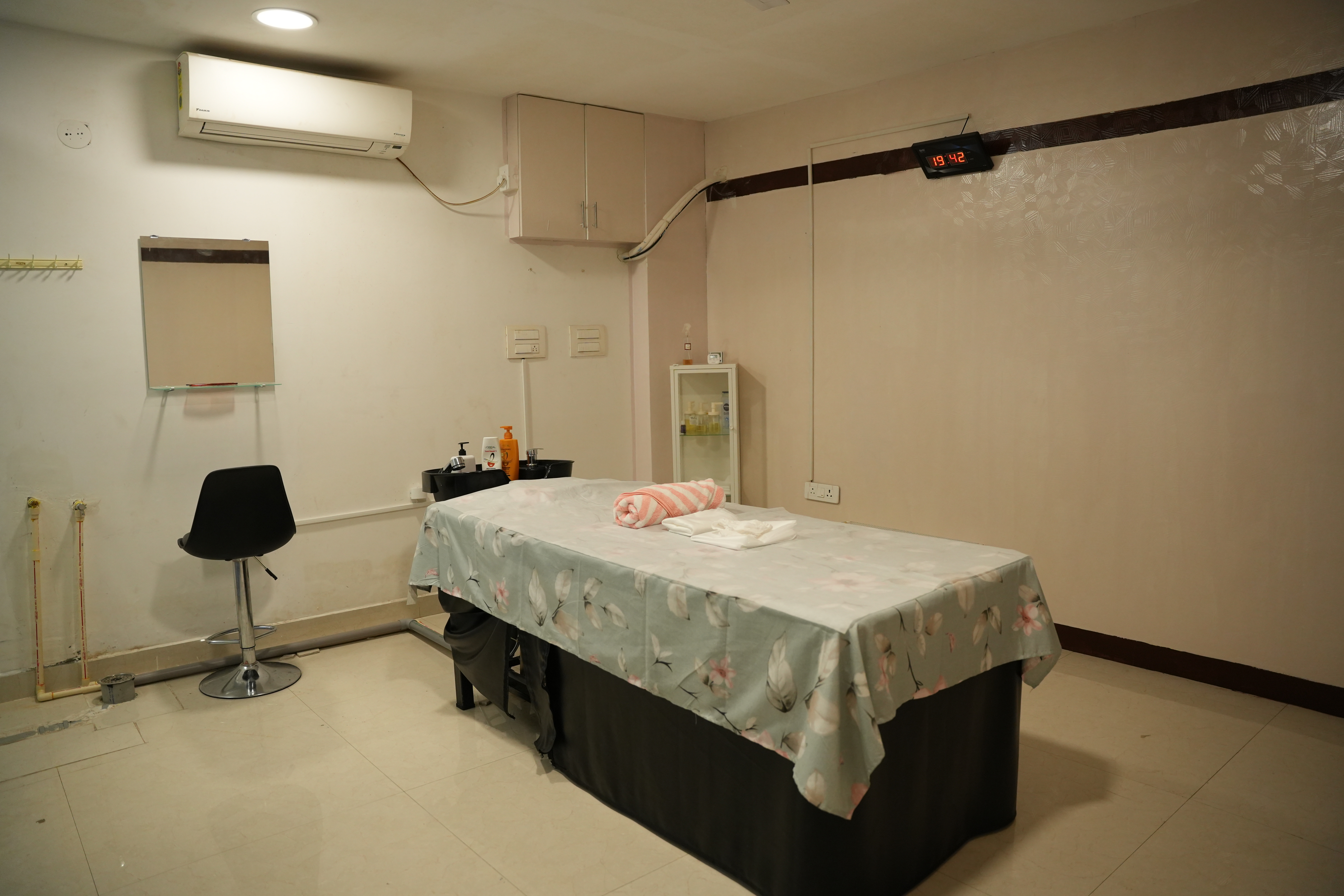Wellness room at Zuxa Beauty Spa Road No 4